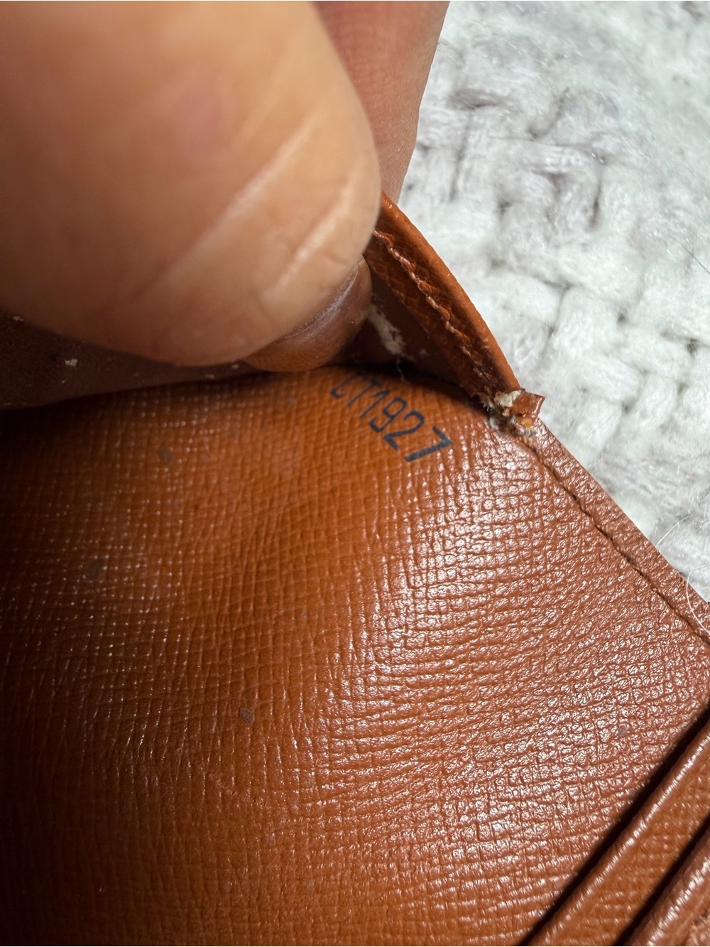 Authentic LOUIS VUITTON
Monogram Canvas Bi-Fold Vertical Wallet - Picture 7 of 7
